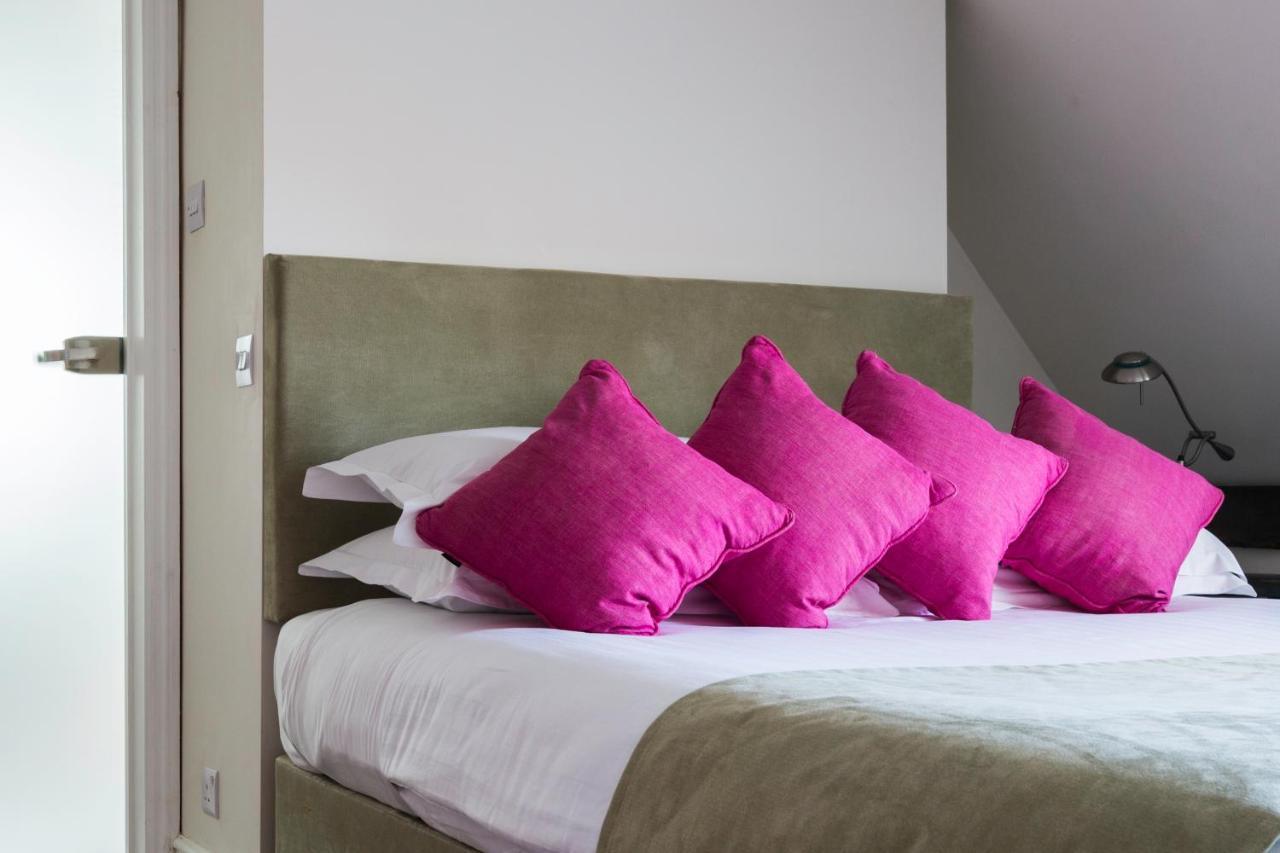 The Bell Inn Hotel Horndon-on-the-Hill Kültér fotó