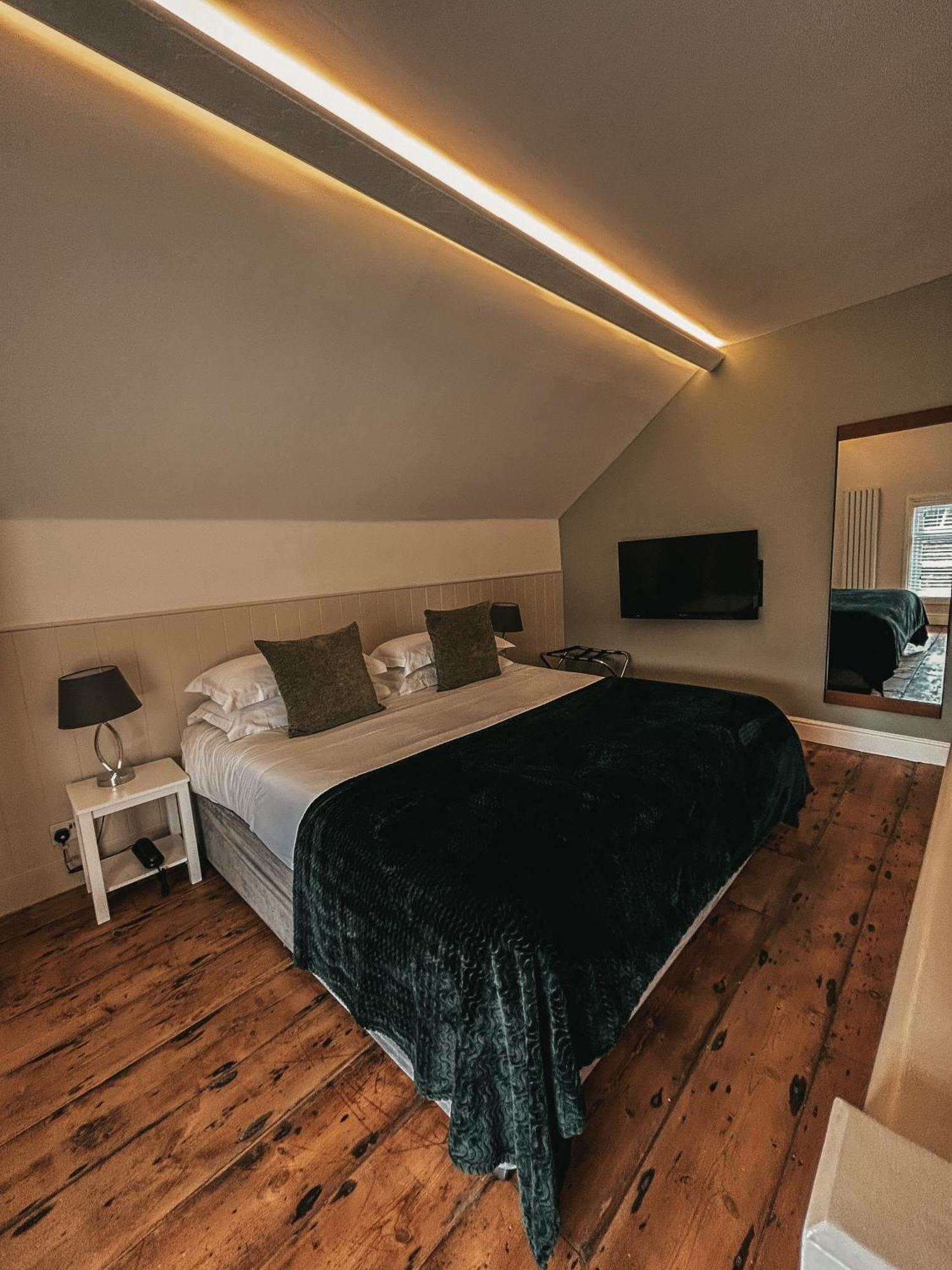 The Bell Inn Hotel Horndon-on-the-Hill Kültér fotó