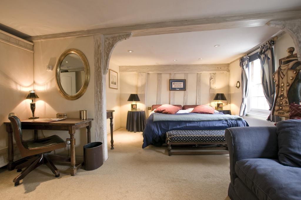 The Bell Inn Hotel Horndon-on-the-Hill Szoba fotó