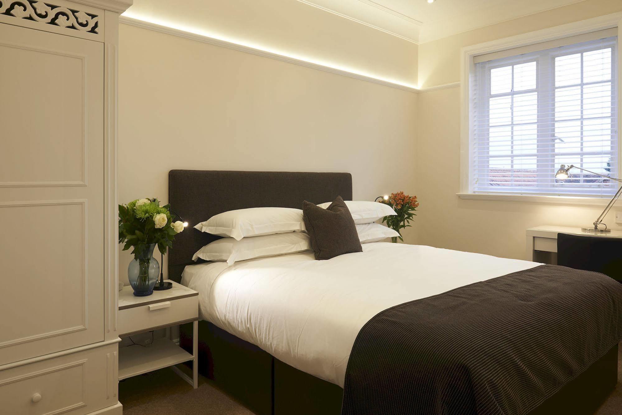 The Bell Inn Hotel Horndon-on-the-Hill Kültér fotó