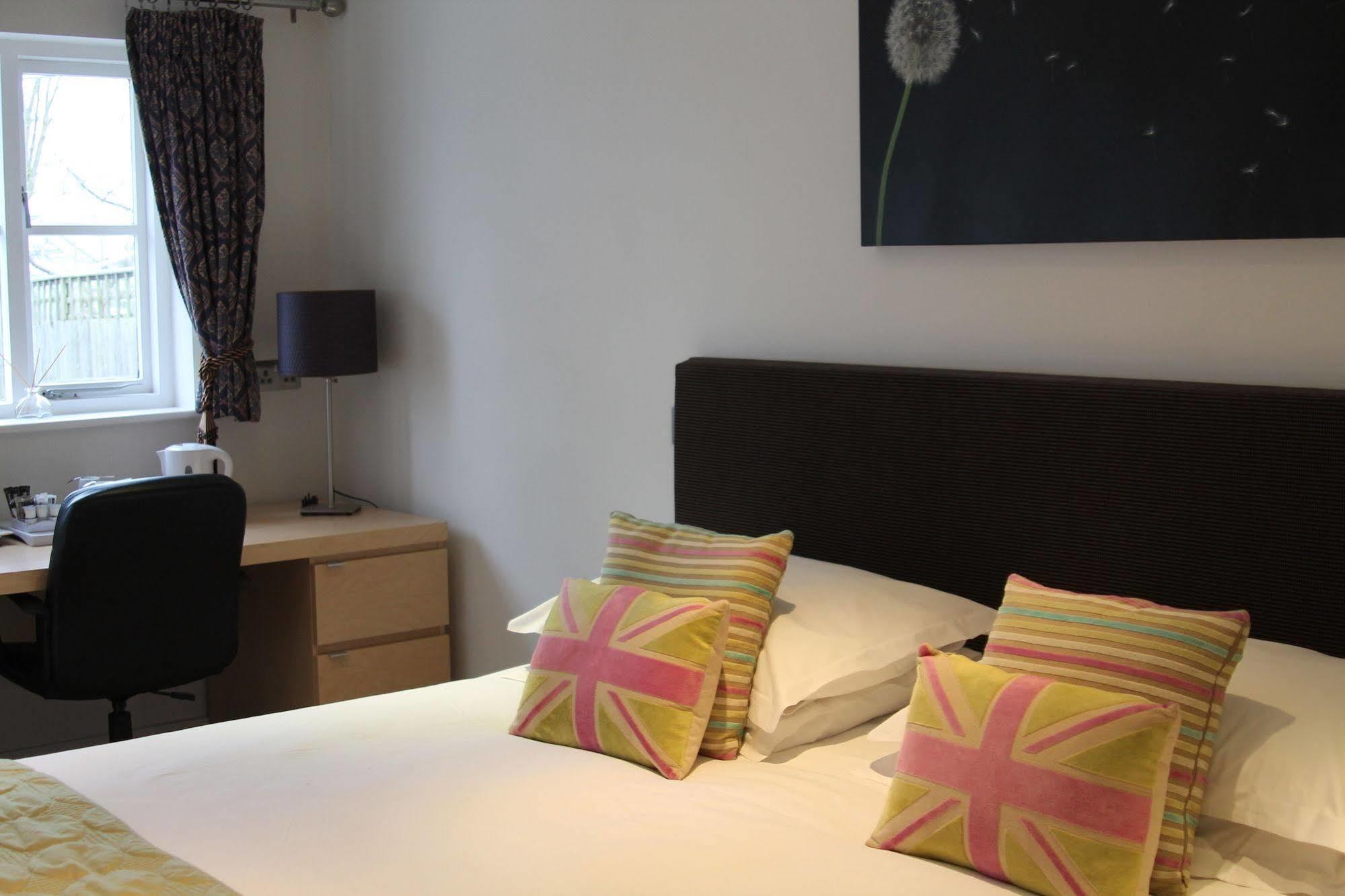 The Bell Inn Hotel Horndon-on-the-Hill Kültér fotó